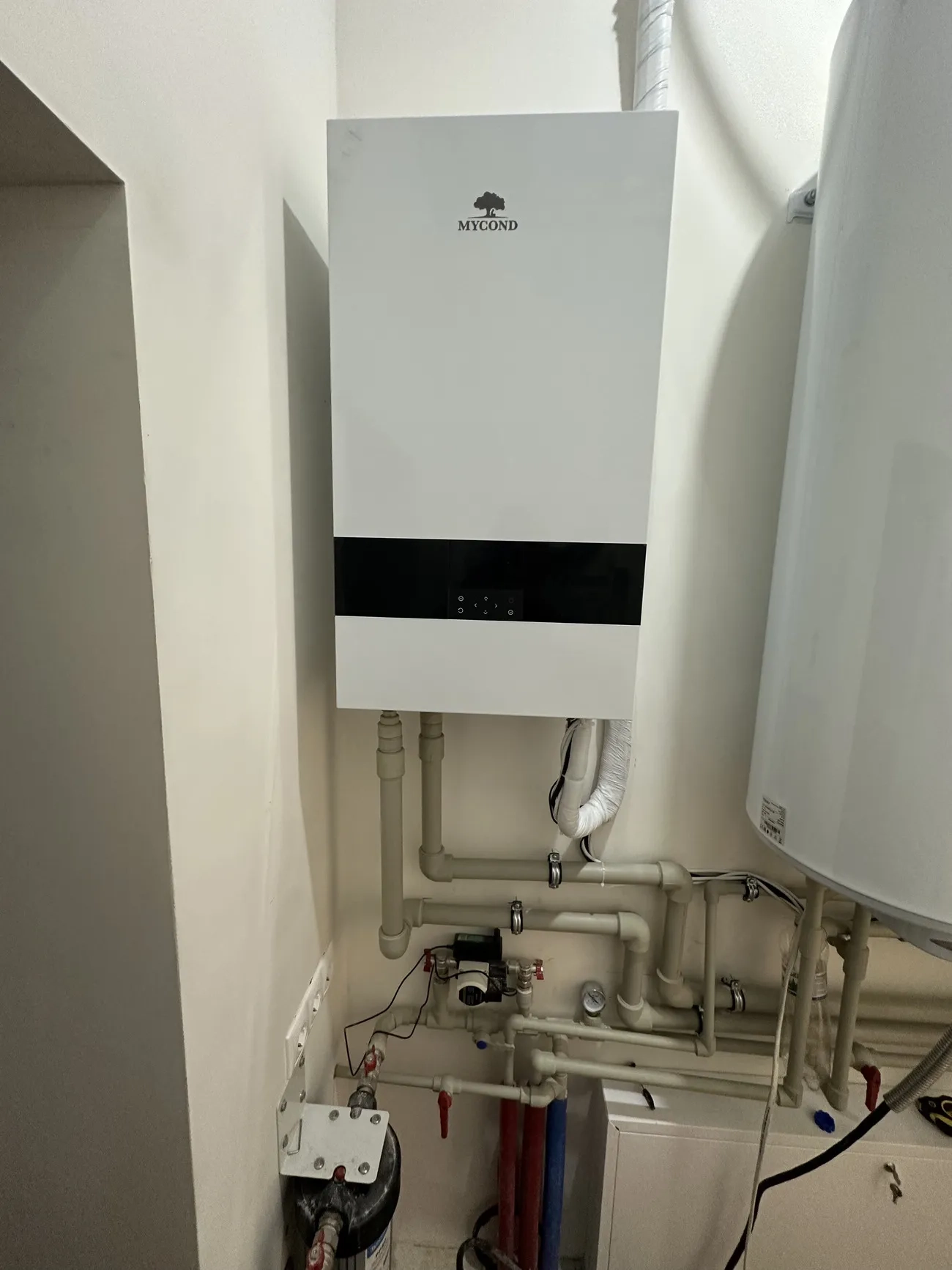 Fristående villa med Mycond Split värmepumpar BeeHeat MHS-U14BH