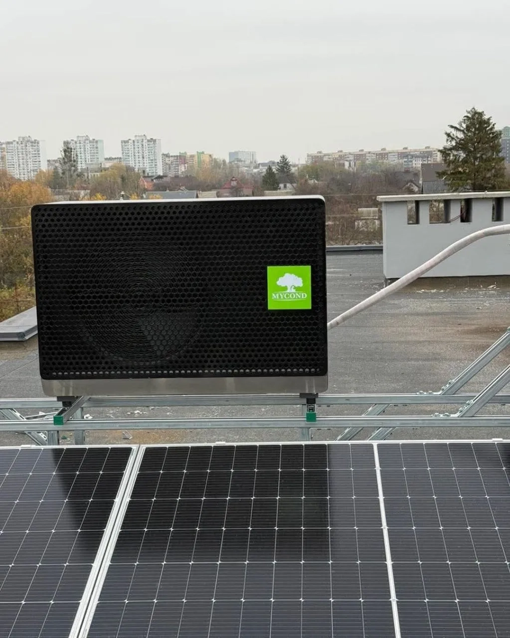 Kommersiell takinstallation med Mycond BeeSmart värmepump