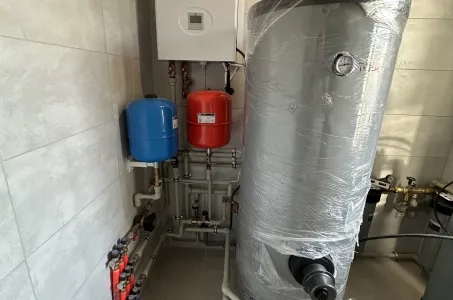 Fristående villa med Mycond Split värmepumpar BeeHeat MHS-U12BH