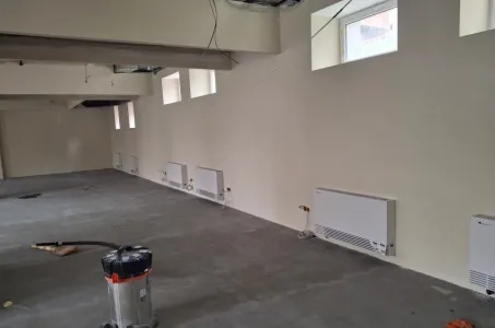 Industrianläggning med Mycond väggmonterade fläktkonvektorer