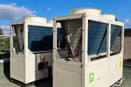 Produktionsanläggning med Mycond modulär värmepump STANDARD MCU