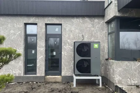 Samtida privat hem med Mycond BeeThermic Monoblock Värmepump